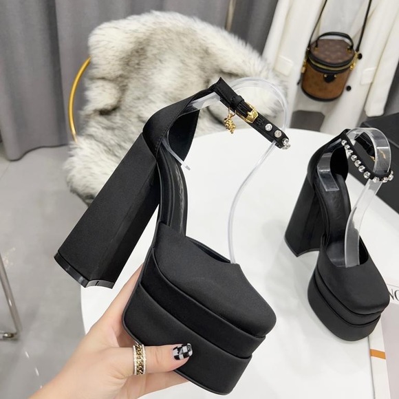 New new platform heels size 7 - Picture 3 of 6